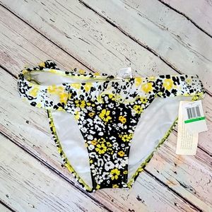 Large swimsuit bottom w little ruffle